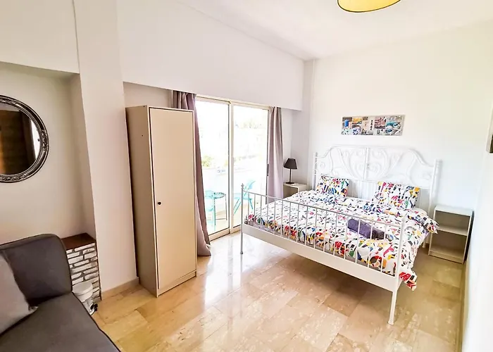 Central Square Nomadic Проживання в сім'ї *