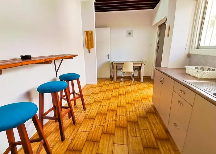 Проживання в сім'ї Central Square Nomadic