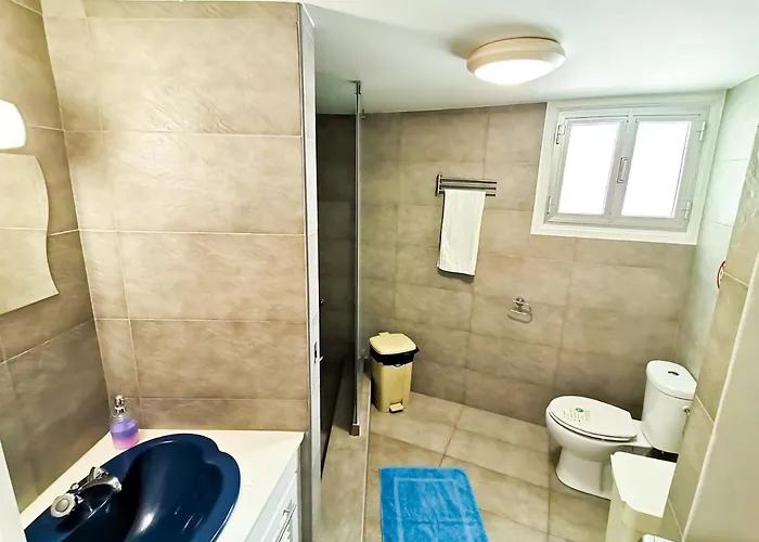 Central Square Nomadic Ларнака