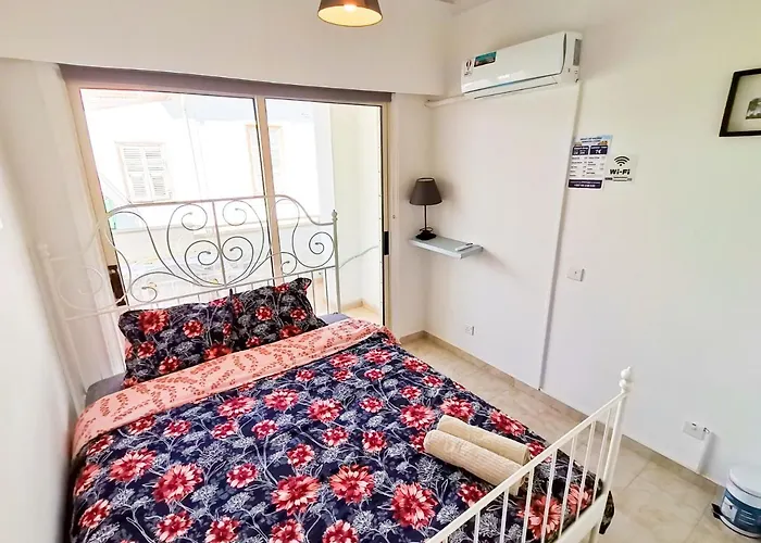 Проживання в сім'ї Central Square Nomadic