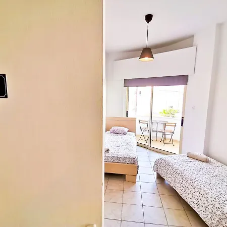 Central Square Nomadic לרנקה