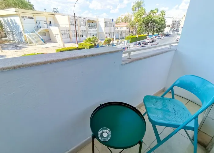 Homestay Central Square Nomadic Larnaca