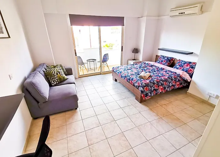 Central Square Nomadic Homestay *