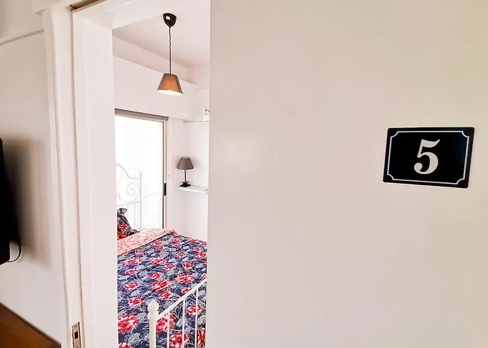 Central Square Nomadic Homestay Larnaca